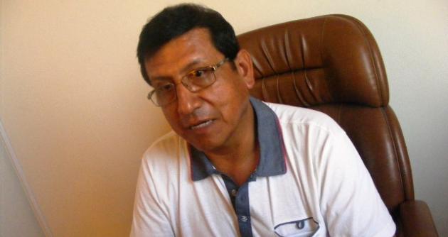 Decano de Colegio de Ingenieros dice que Waldo Ríos no cumplió con promesa de tomar en cuenta opiniones de colegios profesionales.
