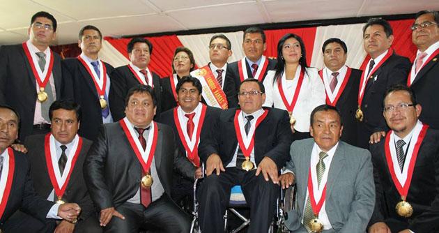 En sesión extraordinaria se conformó los grupos de trabajo 2015-2016.