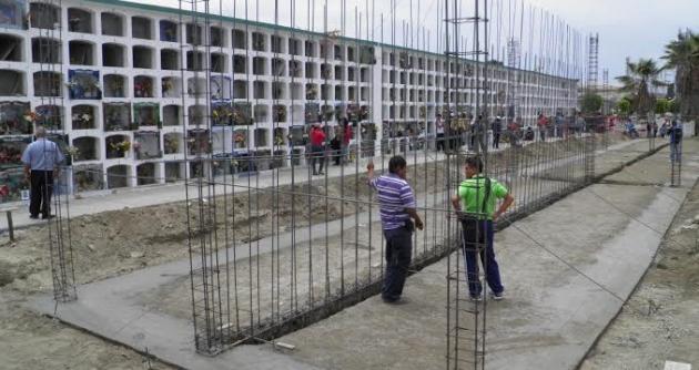 Un nuevo pabellón con 700 nichos se vienen construyendo en el cementerio Divino Maestro de Chimbote.