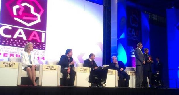La Contraloría de la República condecoró al congresista ancashino Modesto Julca por su permanente lucha contra la corrupción.