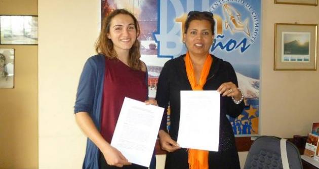 Silvia Diestra, administradora del Centro Cultural Centenario, tras firma de convenio.