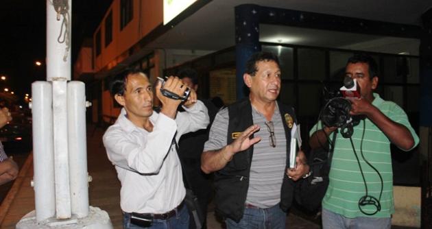 Jefe de la División Policial de Chimbote, coronel PNP Juan Meyer Velásquez, a su salida del Departamento de Investigación Criminal y Apoyo a la Justicia.
