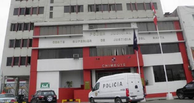 La trabajadora judicial que avisó del allanamiento a "la Centralita" aún sigue prófuga.