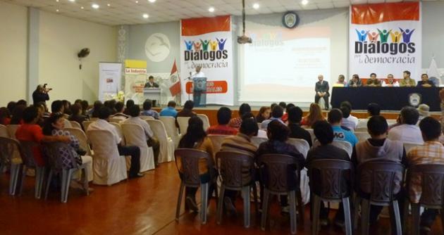 Diálogos por la Democracia se realiza en el auditorio de la USP.