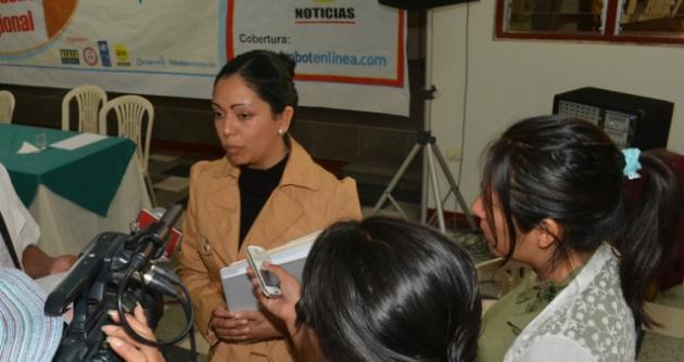 Diana Chávez, representante de Transparencia en conferencia de prensa hoy.