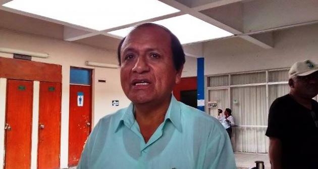 Director de centro de estudios dice que deuda es por alquiler de garaje.