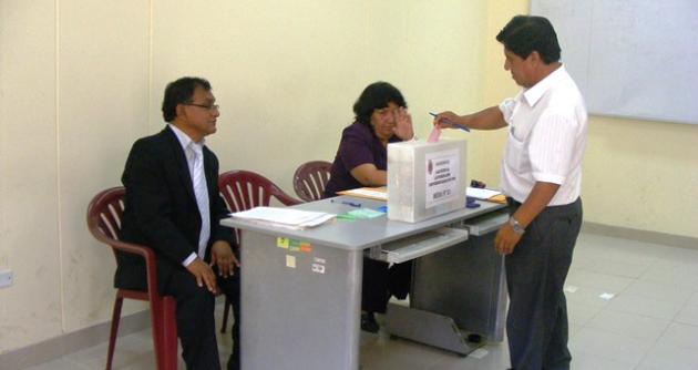 Docentes acudieron a votar pese a acción de amparo emitido por Poder Judicial.