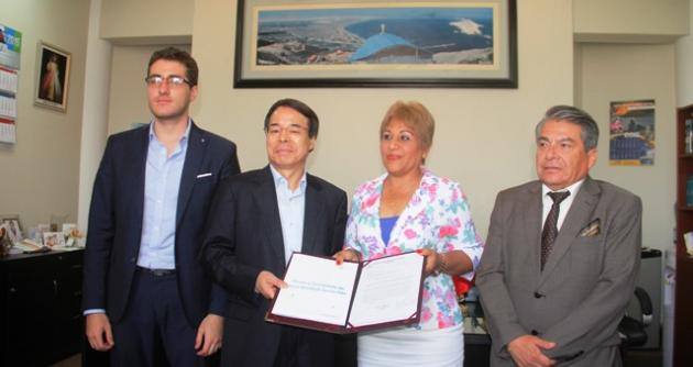 Alcaldesa Victoria Espinoza firmó carta de intención para estudios ambientales.