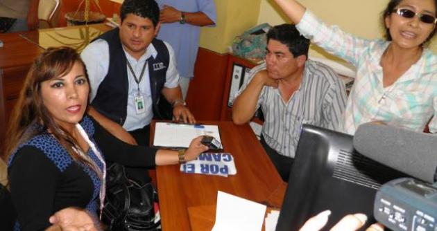 Fiscal Paola Valdivia irrumpió en local del movimiento Juntos por el Cambio.