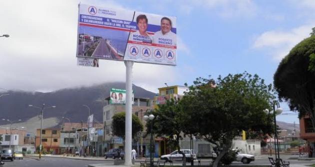El pleno de regidores exigió que este panel electoral sea retirado de la plazuela de Huanchaquito.