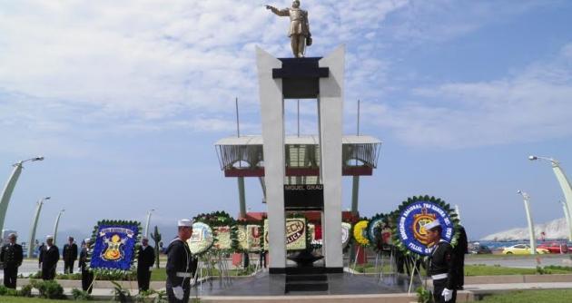 Hoy las autoridades chimbotanas rindieron un homenaje al insigne almirante Miguel Grau.