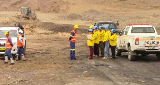 La Policía Ecológica y la Fiscalía de Lima inspeccionaron los exteriores de la empresa Siderperú.