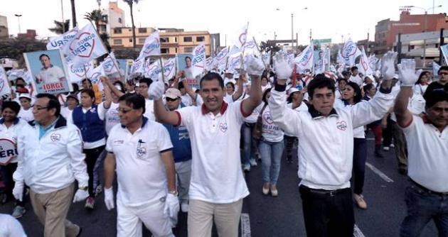 Esta tarde se realizó caravana de candidatos de Somos Perú.