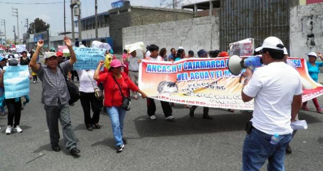 Cajamarquinos piden la liberación de presidente regional Gregorio Santos.