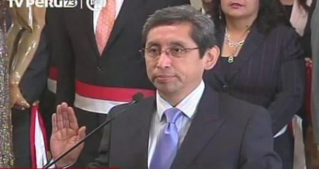 El médico Anibal Velásquez es el nuevo ministro de Salud. Se espera una actitud más compresiva con los profesionales del sector. (Foto captura TV Perú)
