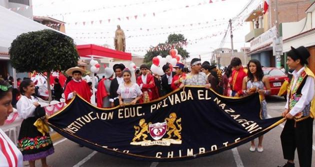 Alumnos de "El Nazareno" en su homenaje patrio.
