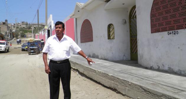 Dirigente del pueblo joven Esperanza Baja lamentó que gestión saliente no haya terminado obra.