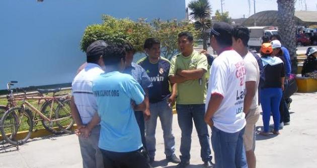 Integrantes de la banda de músicos de la municipalidad de Nuevo Chimbote quienes fueron despedidos.