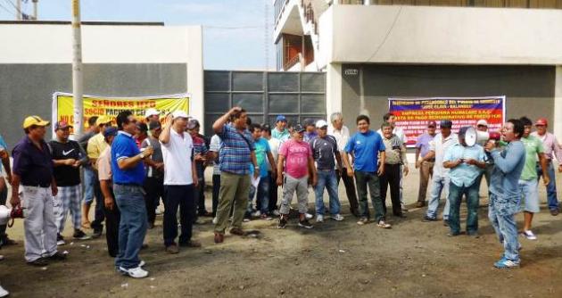 Protesta de trabajadores de la empresa pesquera Humacare.