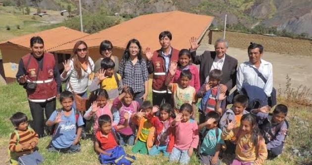 El programa Qali Warma está llegando al caserío de Aija, donde los niños reciben sus alimentos antes de iniciar clases.