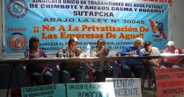 Los trabajadores de Sedachimbote exigieron hoy la salida del gerente Yuri Pérez y sus funcionarios.