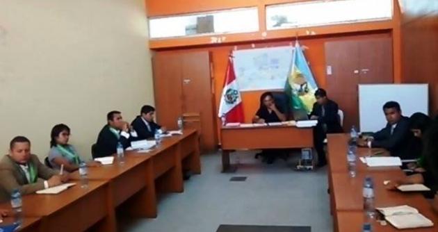 Fernández informó que actualmente existen 25 gerencias, pero se tiene previsto reducir a 12 direcciones.