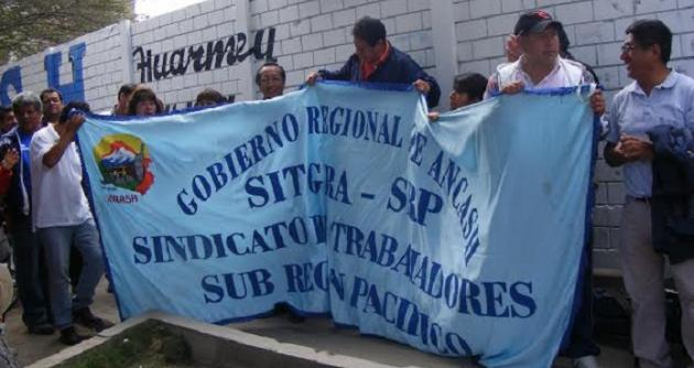 Los trabajadores de la subregión Pacífico vilvieron a protestar. Mañana viajarán a Huaraz para exigir el cumplimiento a sus demandas.