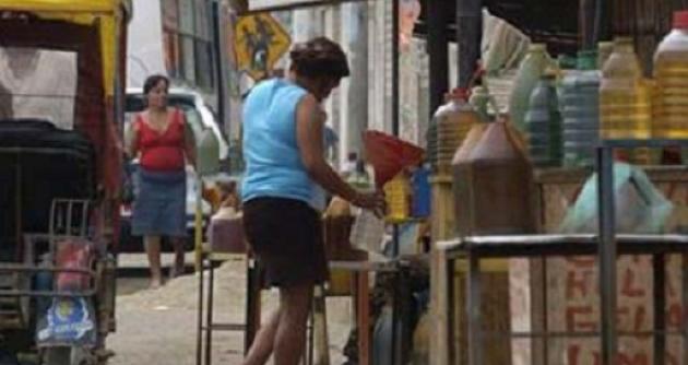 El contrabando de combustible ecuatoriano en ciudades fronterizas como Aguas Verdes se da a vista y paciencia de las autoridades y la Policía. (Foto Internet)