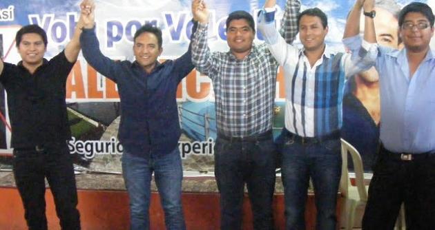 Valentín Fernández, virtual alcalde de Nuevo Chimbote, con su equipo de trabajo.