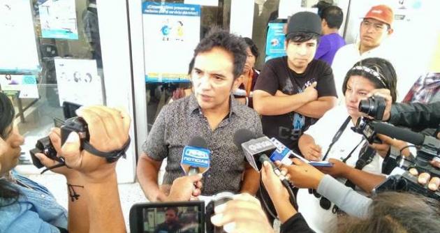 La autoridad electa pide no dejarse sorprender por quienes toman su nombre.