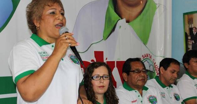 Victoria Espinoza afirma que se prepara un plan de demolición a su candidatura.