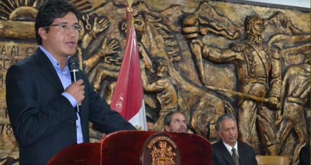 Vladimir Meza y dos funcionarios de la comuna huaracina son investigados por lavado de activos.