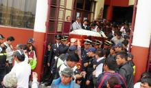 Féretro de trabajador edil fue llevado al Palacio Municipal.